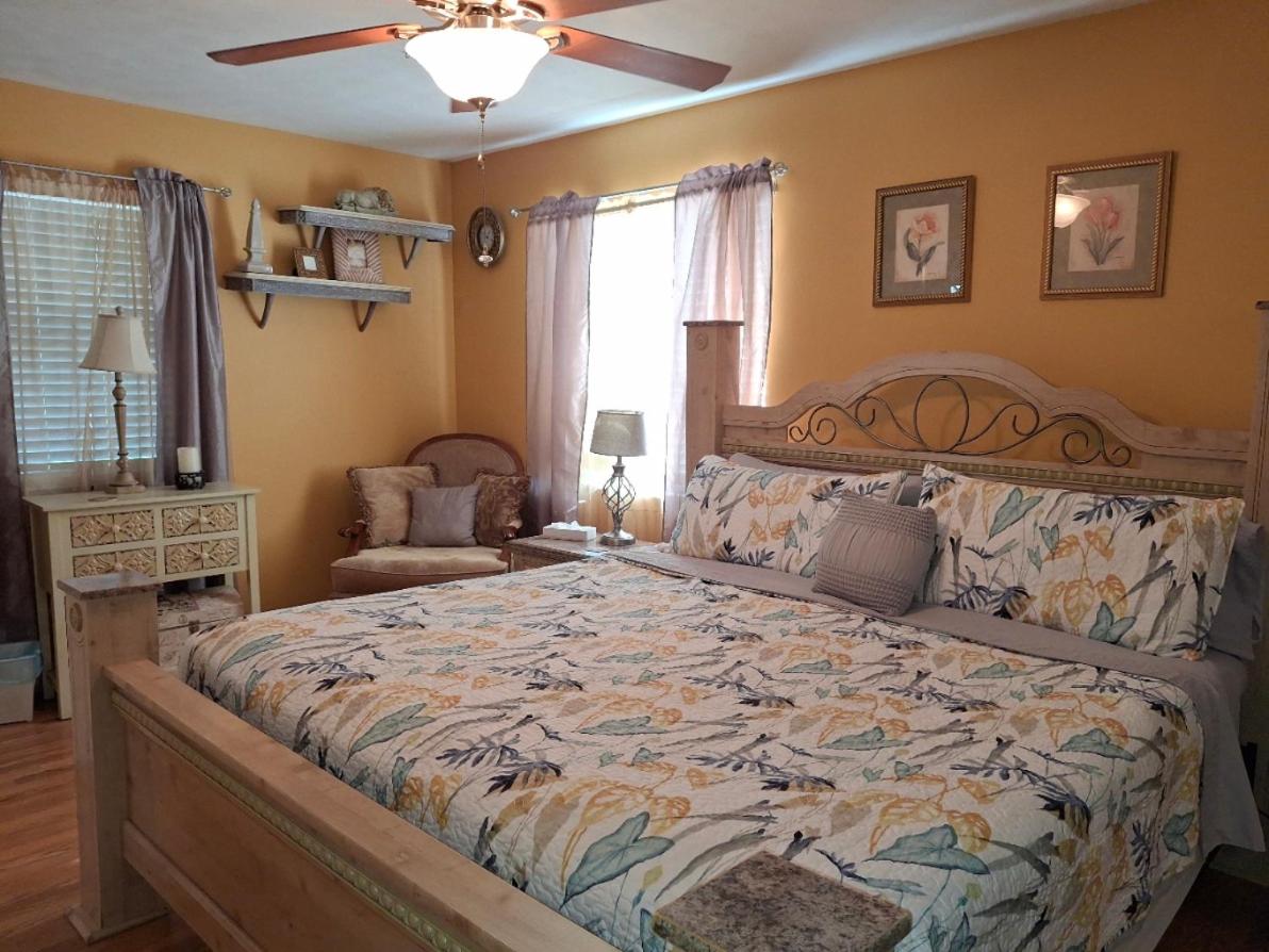 The Three Sisters - Pelican Crystal River FL - Housity