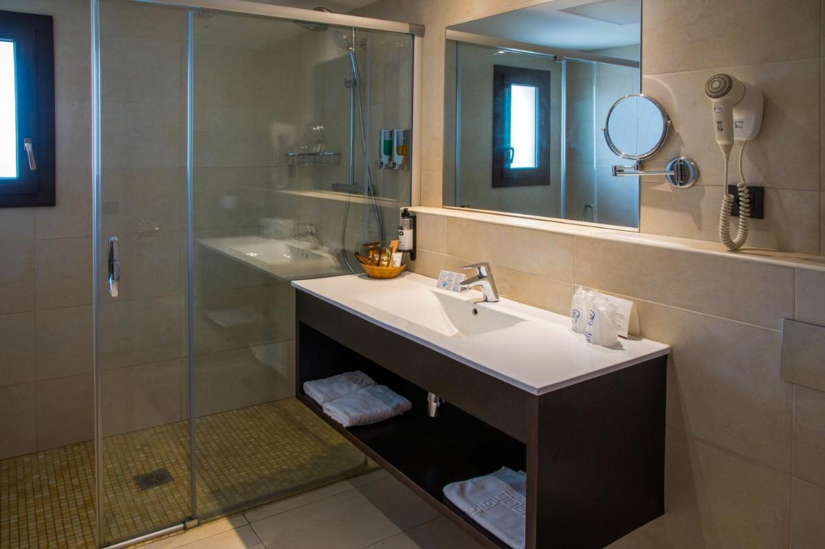 Un baño de Petit Palau - Adults Only