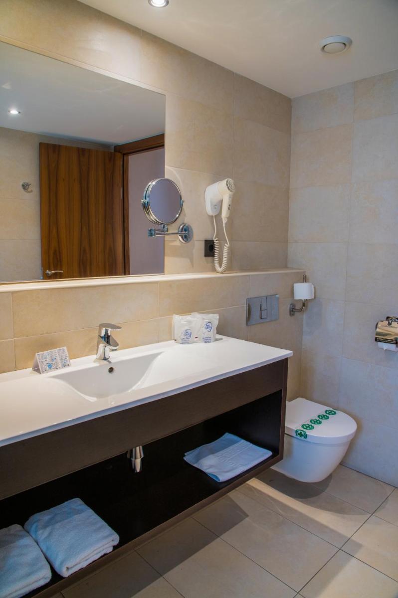 Un baño de Petit Palau - Adults Only