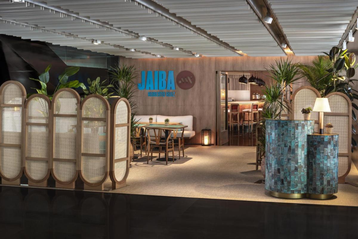 Un restaurante o sitio para comer en NH Collection Barcelona Constanza