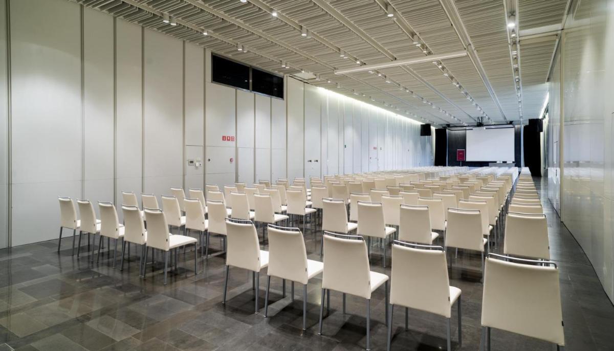 Zona business o sala de conferencias en NH Collection Barcelona Constanza
