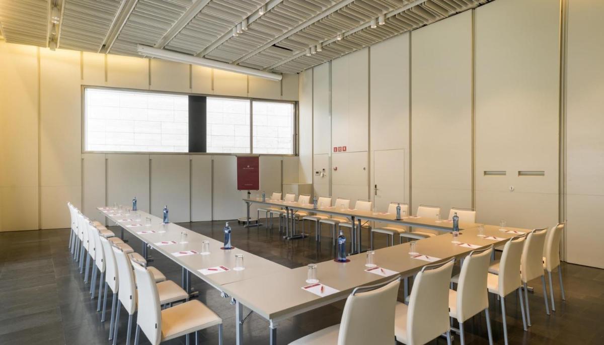 Zona business o sala de conferencias en NH Collection Barcelona Constanza