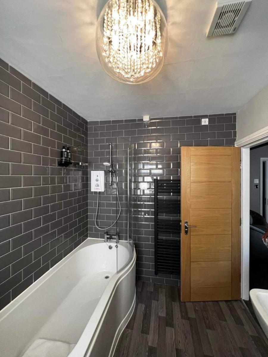 Elephant & Castle - Housity