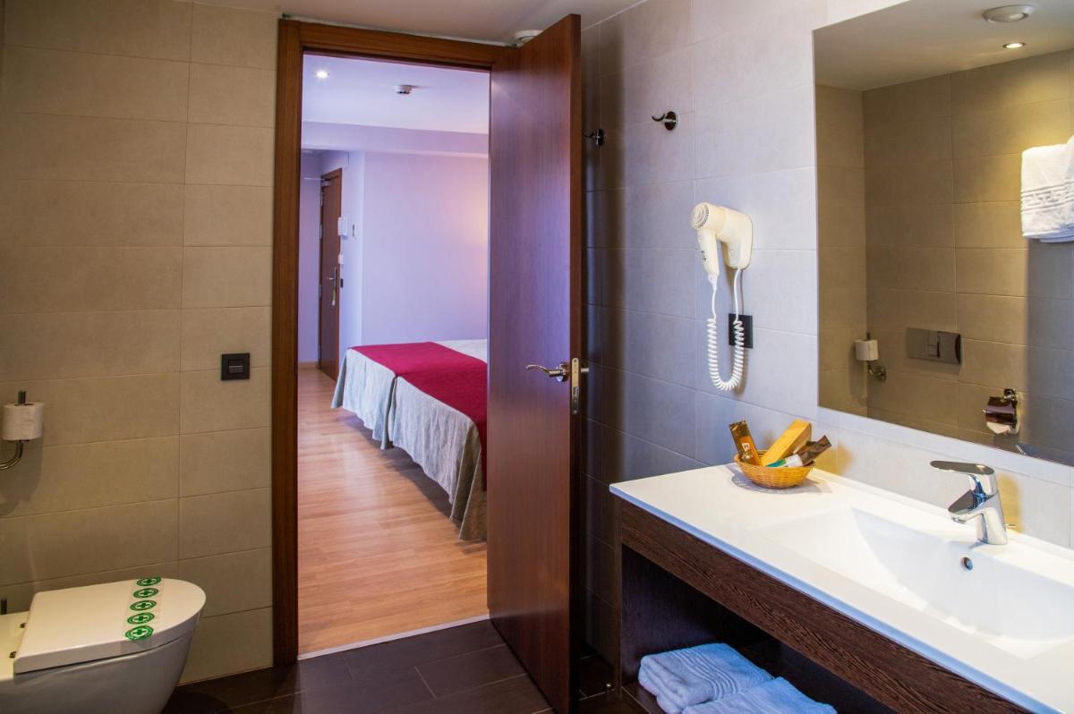 Un baño de Petit Palau - Adults Only