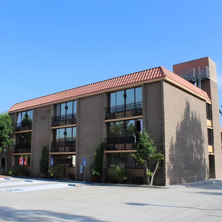 Alhambra Hotel - Housity