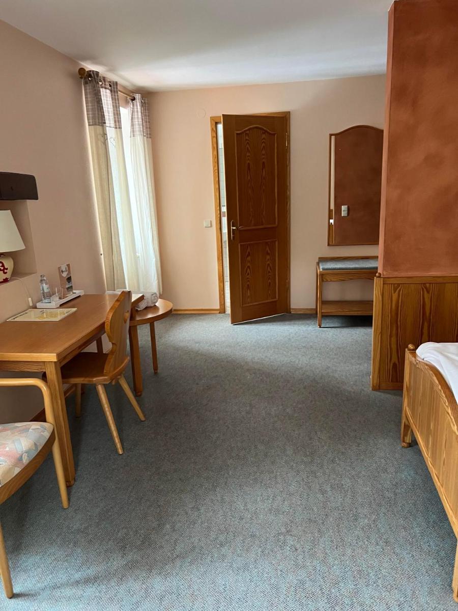 Hotel Restaurant Lavelle - Housity