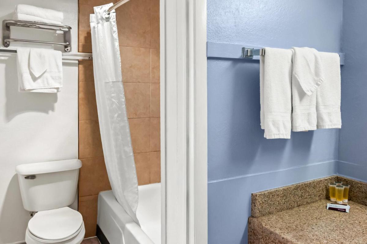 Travelodge by Wyndham Las Vegas NM - Housity