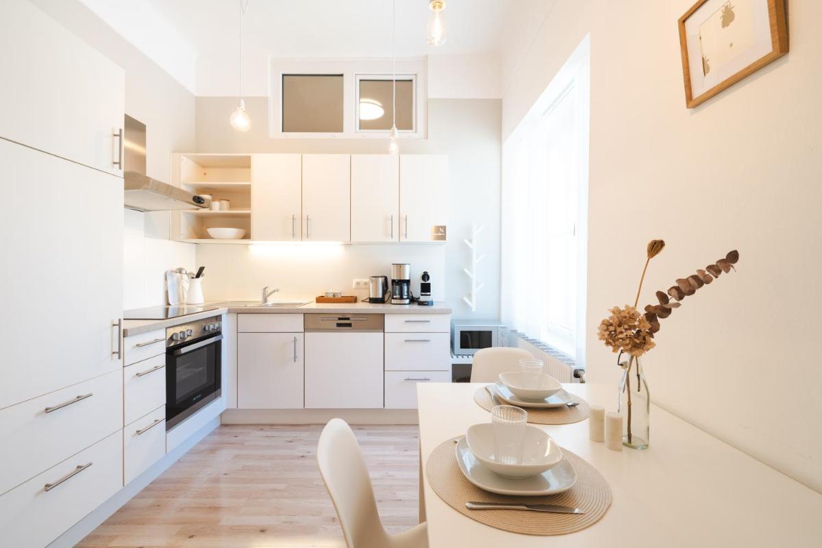 White Flat by GrazRentals with cool location & free parking - Housity