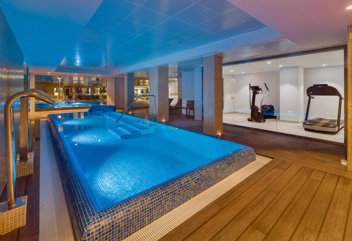 Piscina en o cerca de H10 Casa del Mar