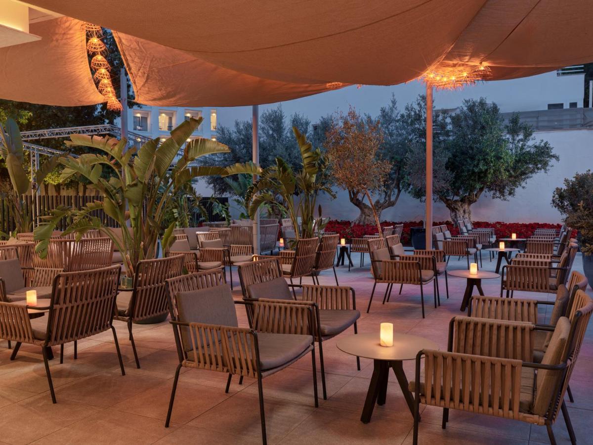 Un restaurante o sitio para comer en H10 Casa del Mar