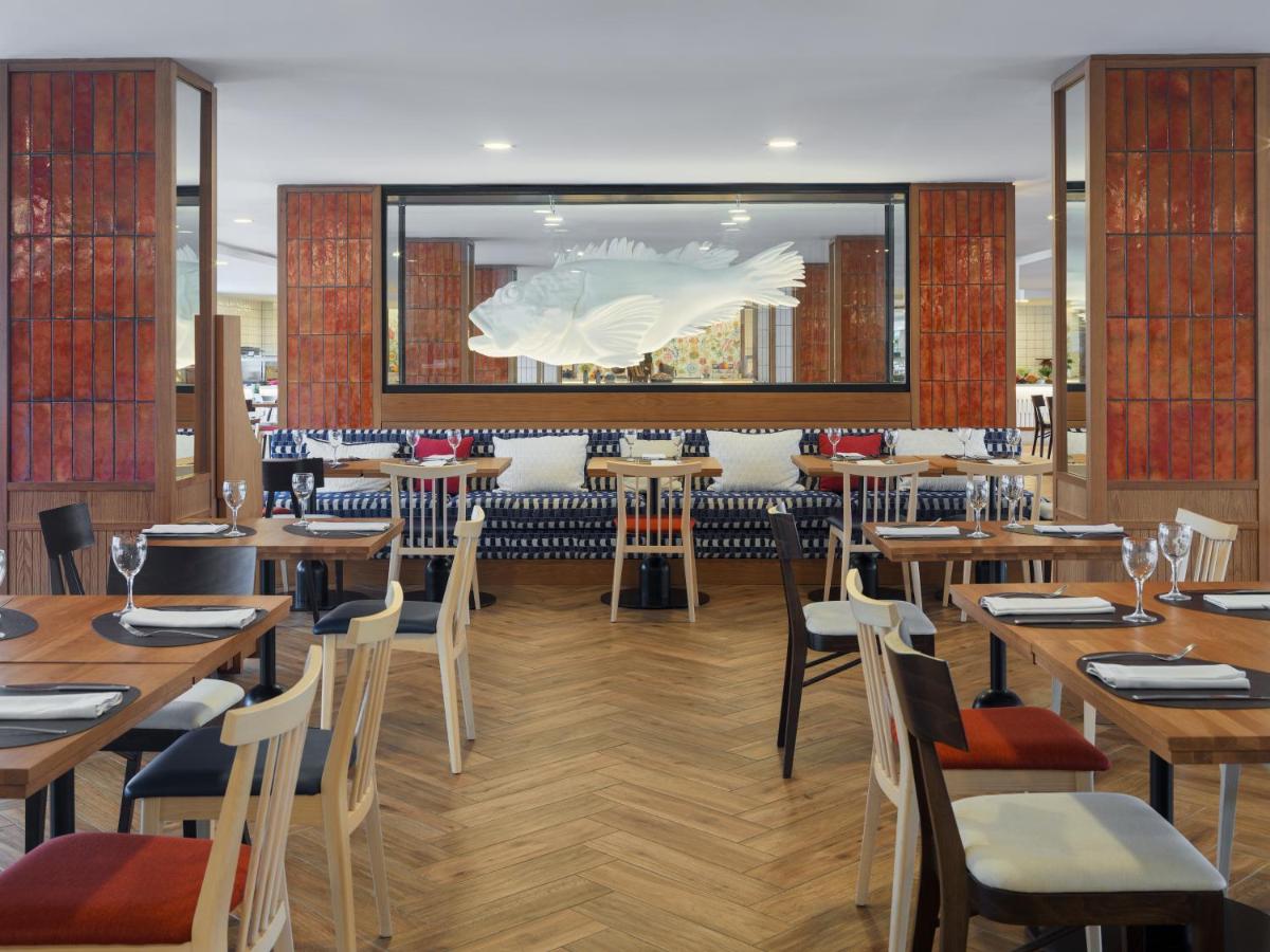 Un restaurante o sitio para comer en H10 Casa del Mar