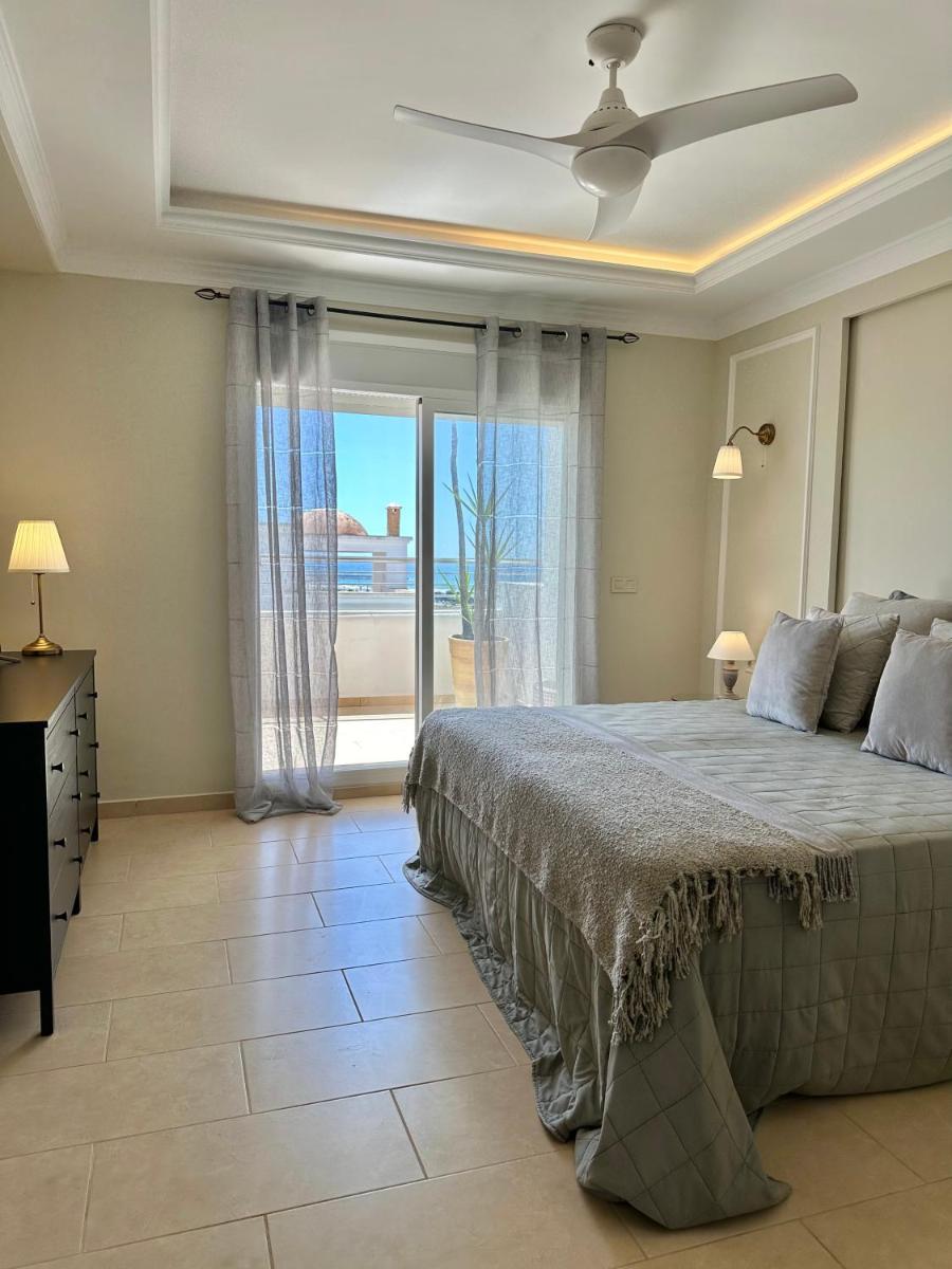 Asilah VIP Vida de Lujo ---- Vistas al mar -------- 2 Piscinas 5 minutos de Playa-----NETFLIX----- Garaje Private - Housity