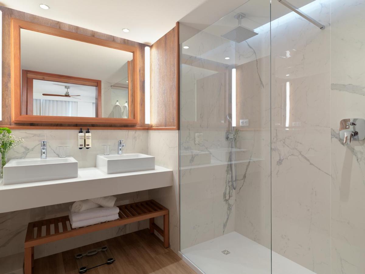 Un baño de Boutique Hotel H10 Blue Mar - Adults Only