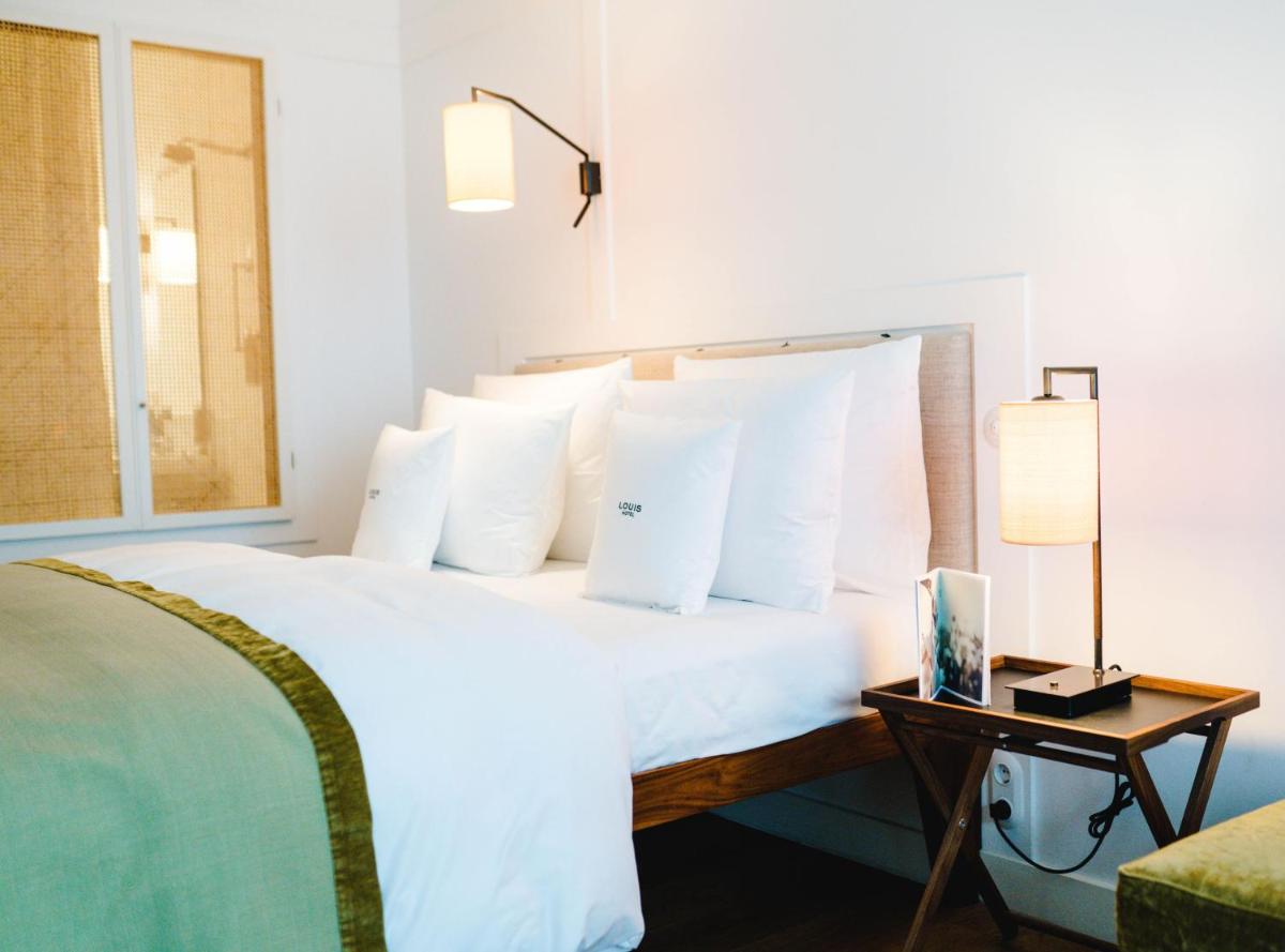 Ein Bett oder Betten in einem Zimmer der Unterkunft Louis Hotel Ein Bett oder Betten in einem Zimmer der Unterkunft Louis Hotel
