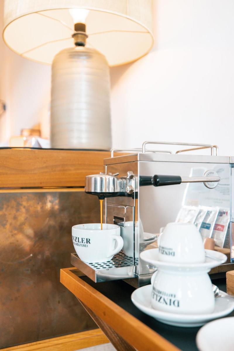 Kaffee-/Teezubehör in der Unterkunft Louis Hotel Kaffee-/Teezubehör in der Unterkunft Louis Hotel