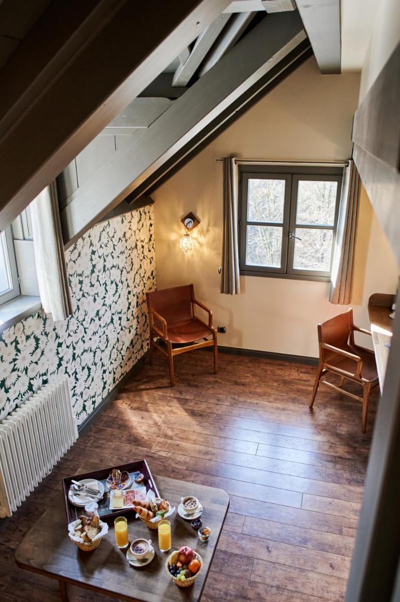 Coin salon dans l'établissement La Maison Rouge