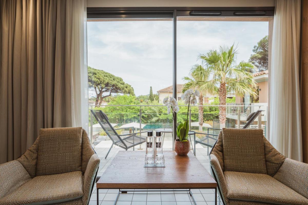 Coin salon dans l'établissement Kube Saint-Tropez
