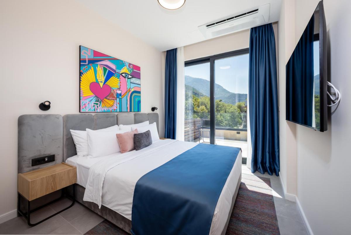 Royal Blue Resort & Residences - Housity