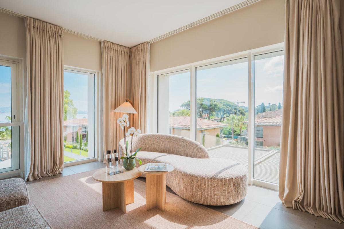 Coin salon dans l'établissement Kube Saint-Tropez