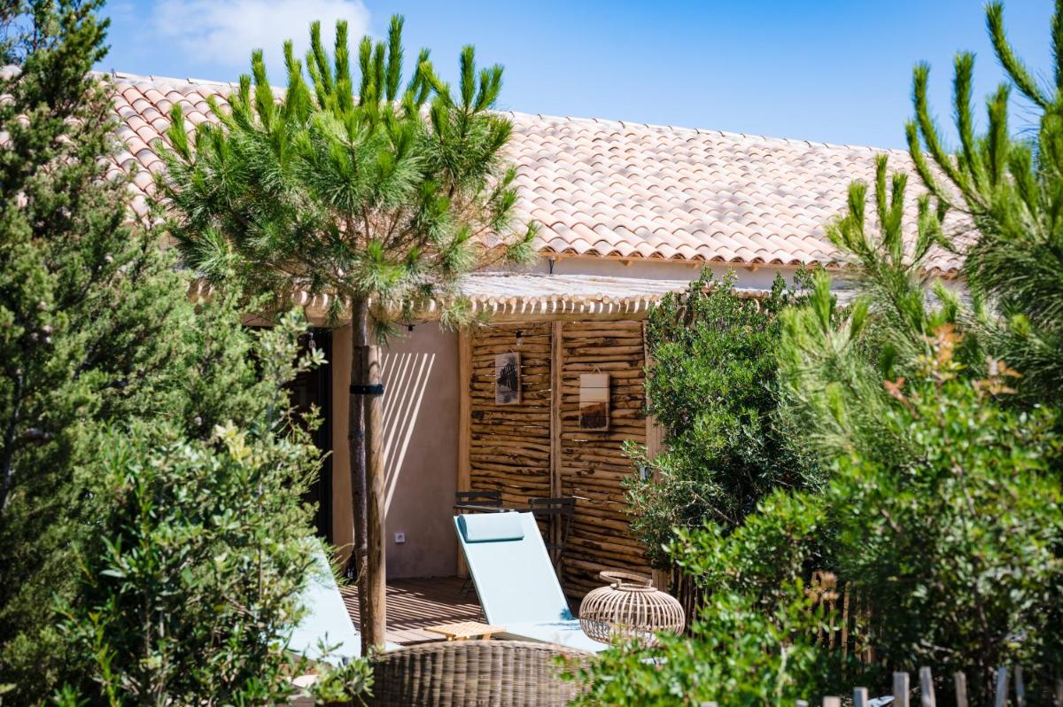 Jardin de l'établissement Le Hameau Des Pesquiers Ecolodge & Spa, Curio Collection By Hilton