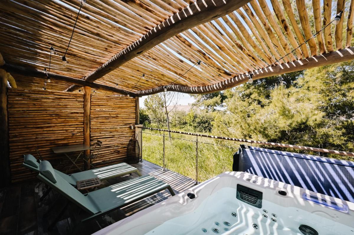 Photo de la galerie de l'établissement Le Hameau Des Pesquiers Ecolodge & Spa, Curio Collection By Hilton, à Hyères