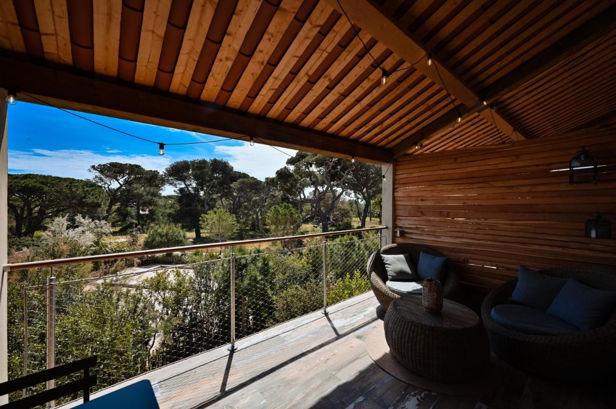 Balcon ou terrasse dans l'établissement Le Hameau Des Pesquiers Ecolodge & Spa, Curio Collection By Hilton