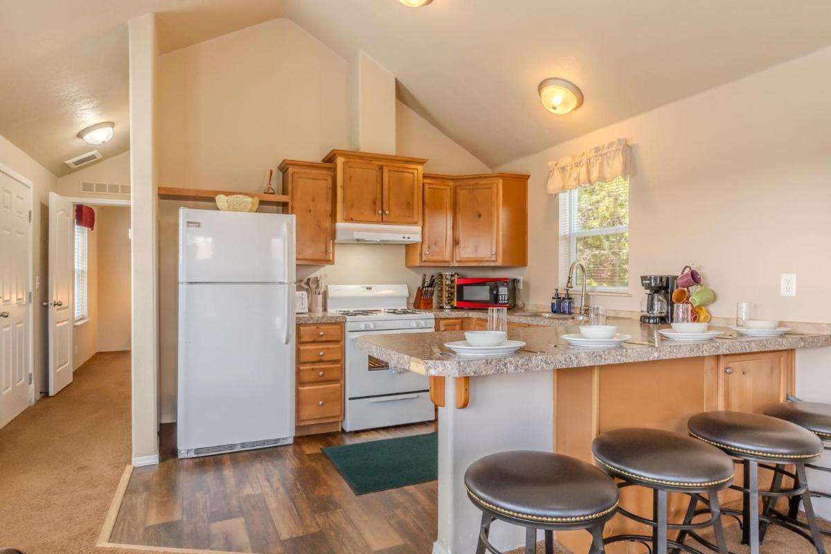 Baby Bear Cabin - Housity