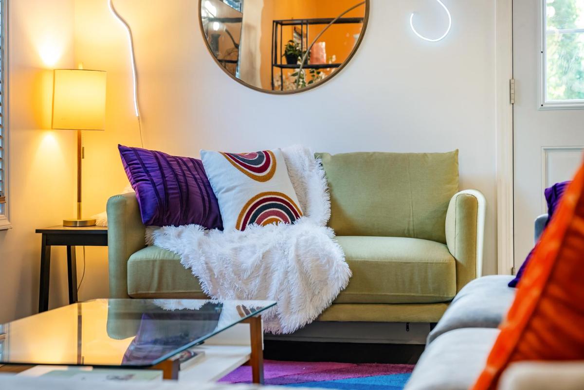 Stylish stay! 8 min from Mercedes Benz Stadium - Housity
