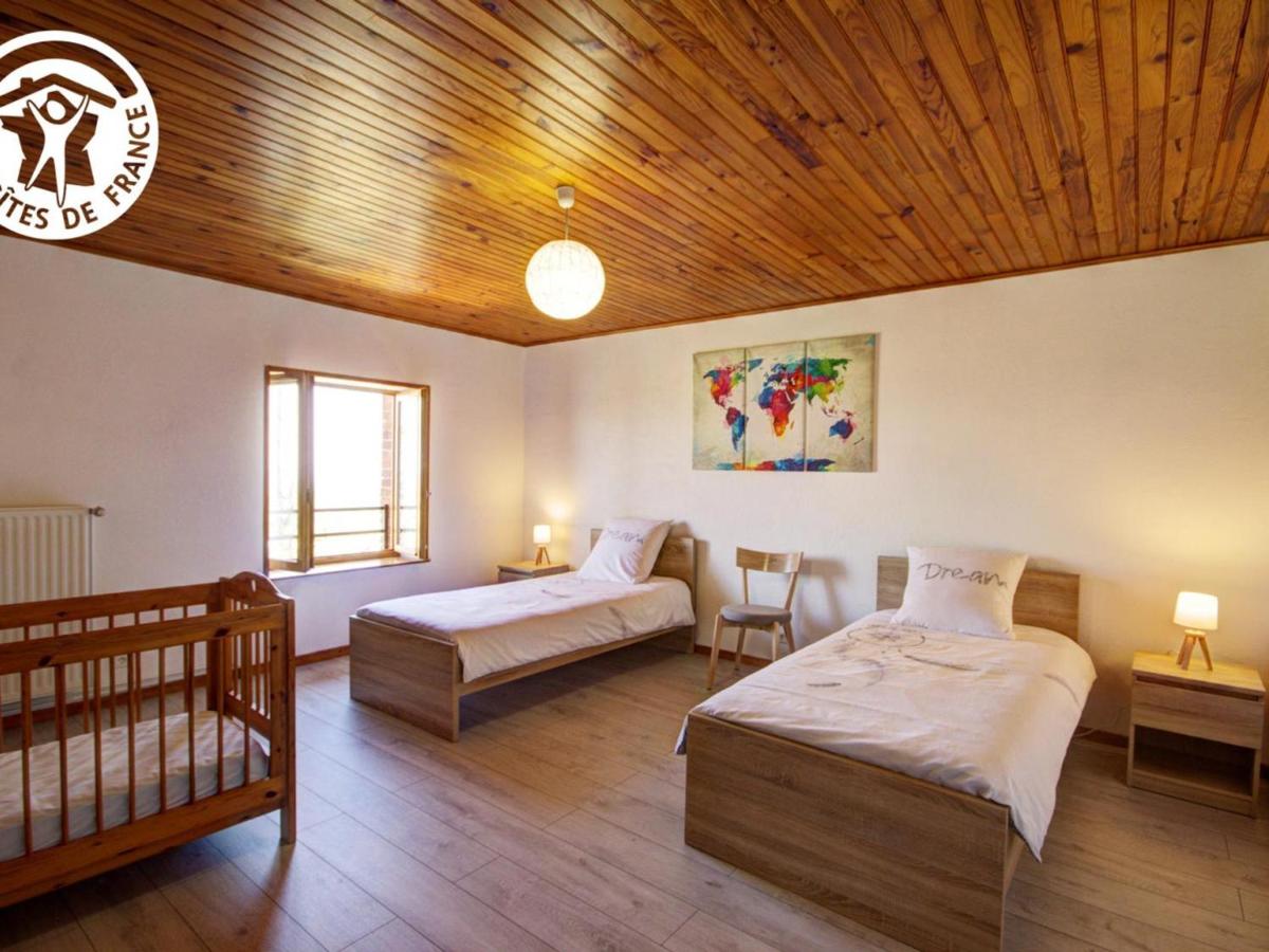 Gîte Les Hortensias à Pralong - Charme et Confort pour 4 Pers avec Internet - FR-1-496-117 - Housity