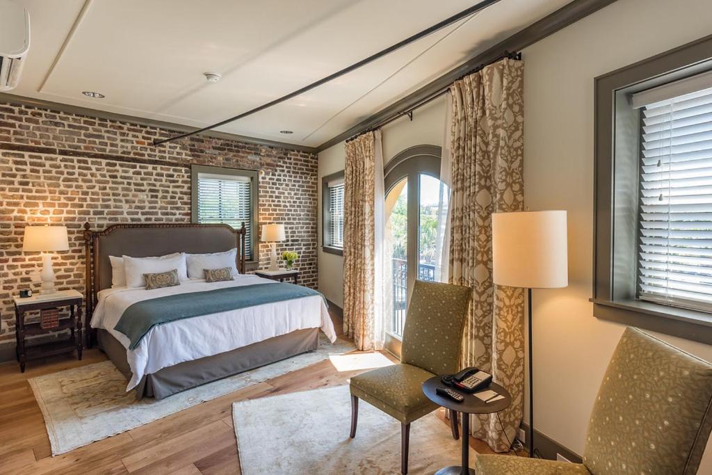 Andrew Pinckney Inn - Housity