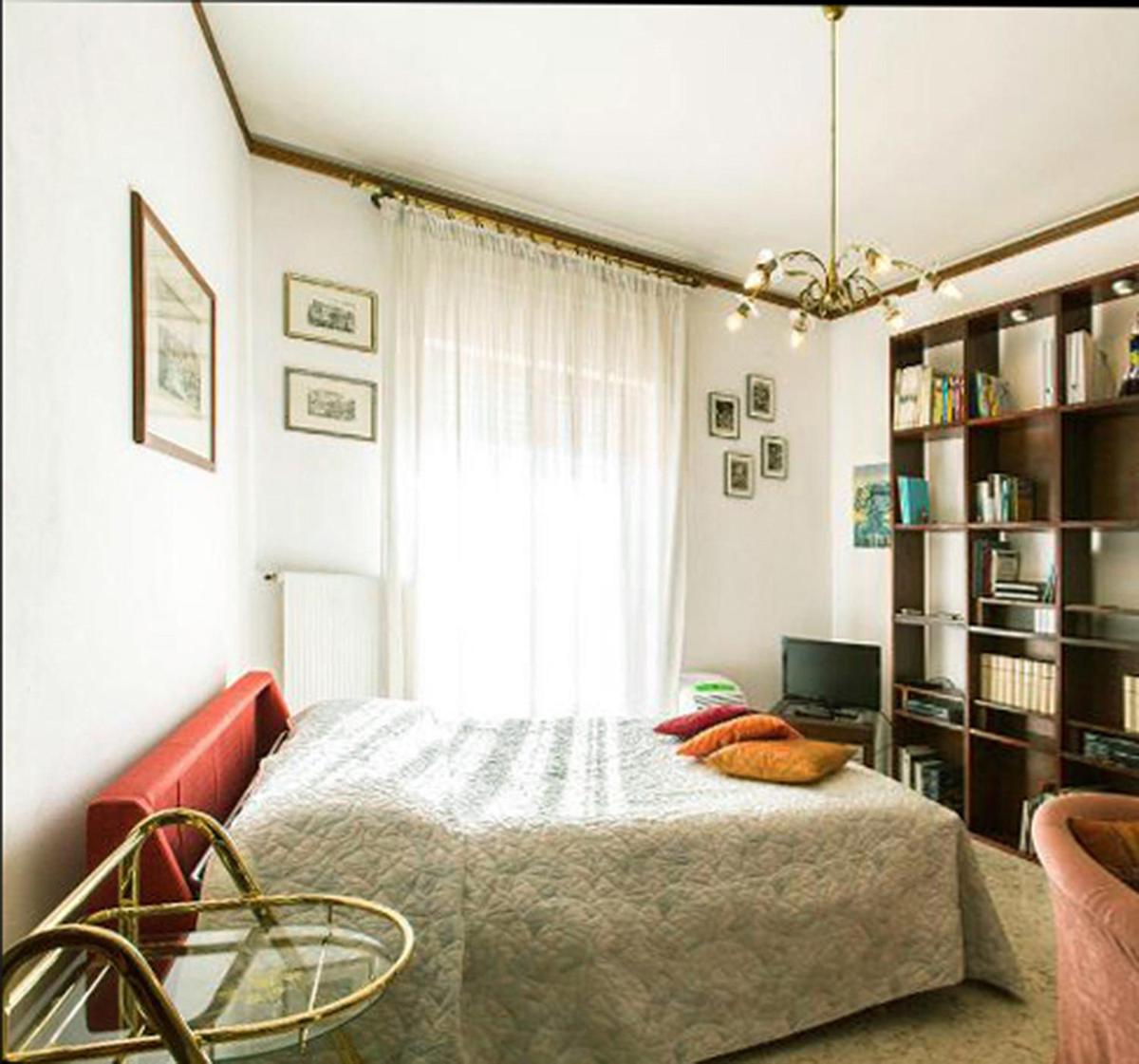 Soleggiato Appartamento Battistini - Housity