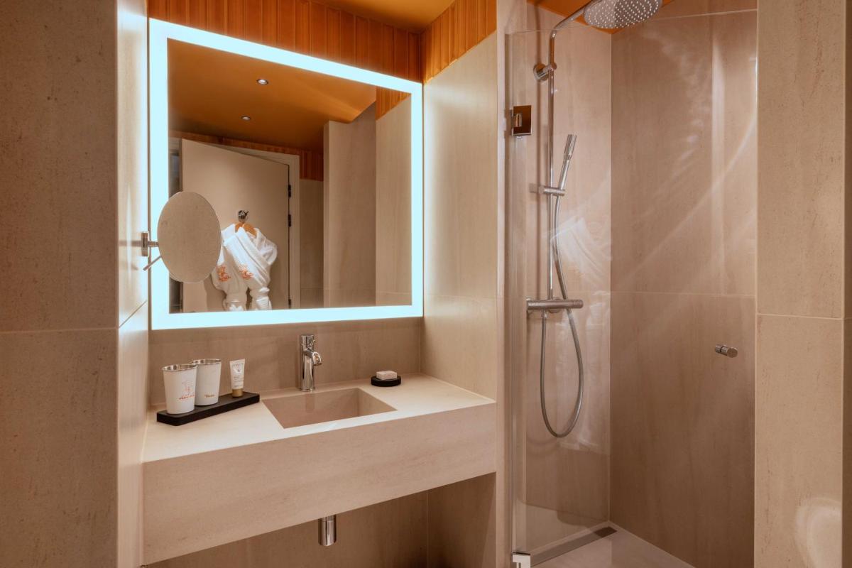 Salle de bains dans l'établissement Belinda Hôtel & Spa