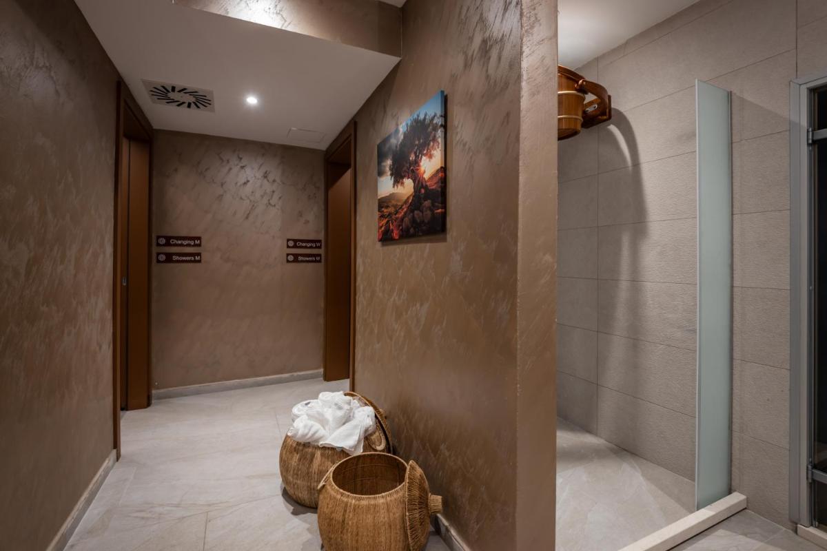 Royal Blue Resort & Residences - Housity