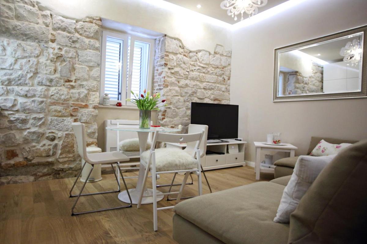 Apartment White Stone - Diocletian Palace - Housity