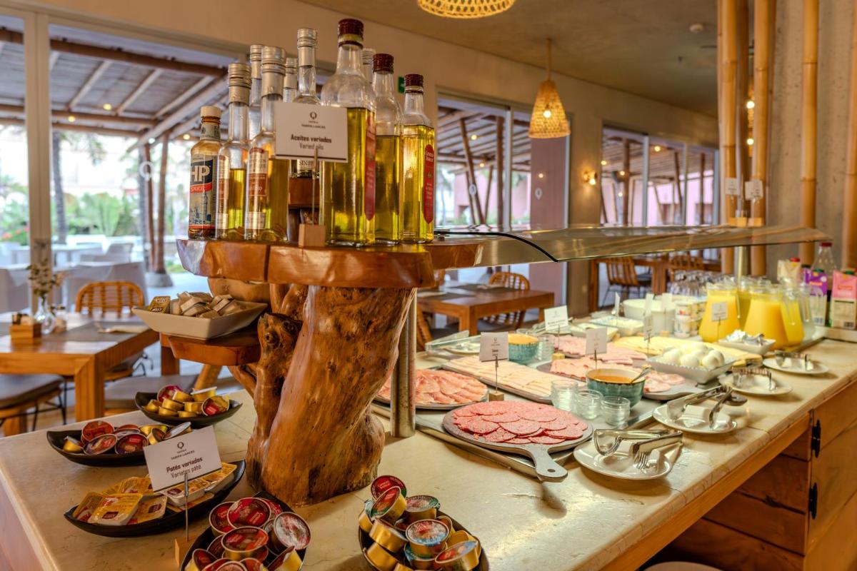 Comida en o cerca de este hotel