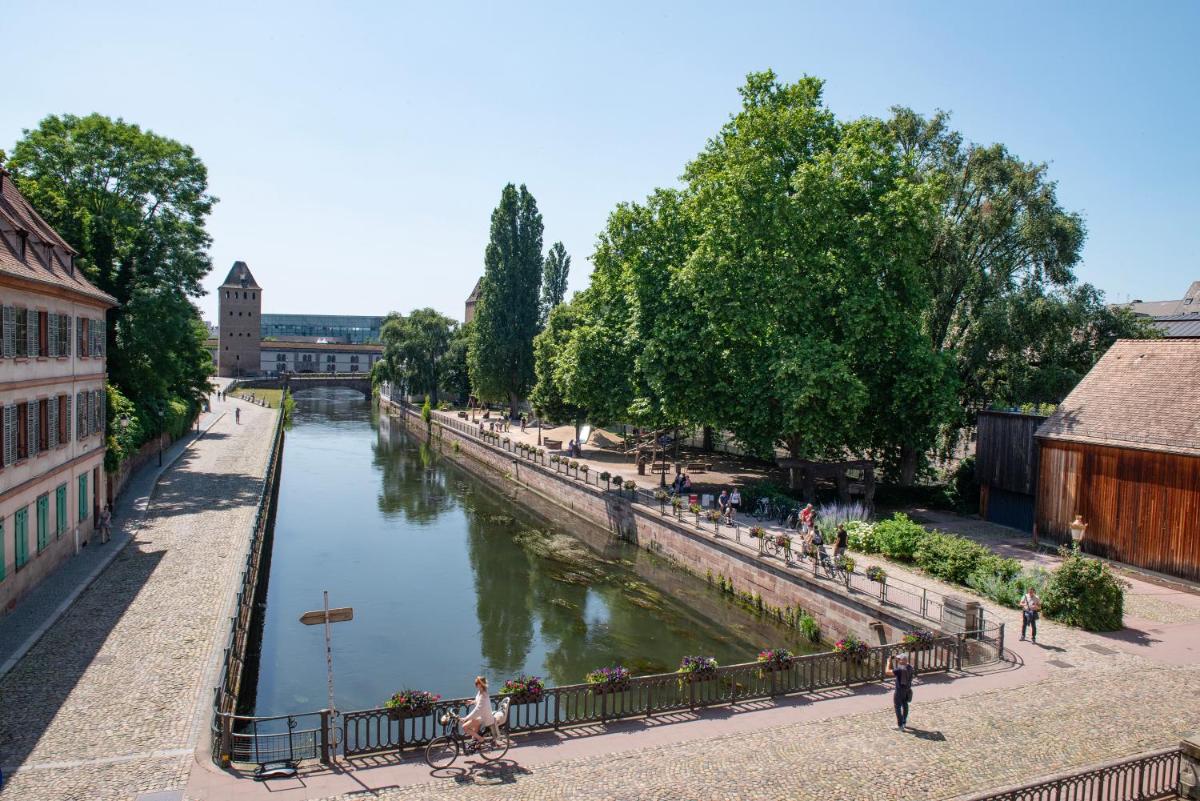 Vue sur la rivière ou le fleuve situé(e) à proximité de l'hôtel