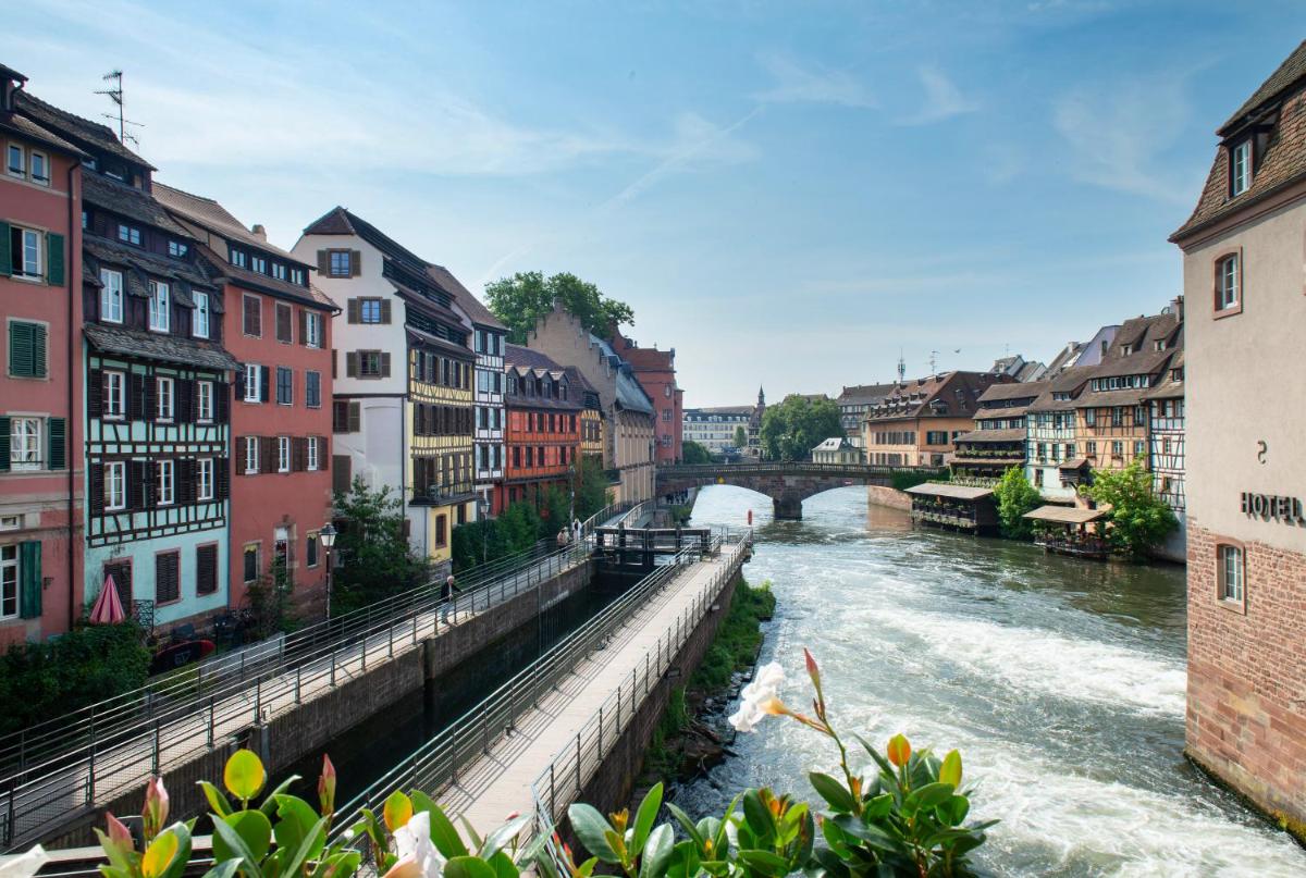 Vue sur la rivière ou le fleuve situé(e) à proximité de l'hôtel