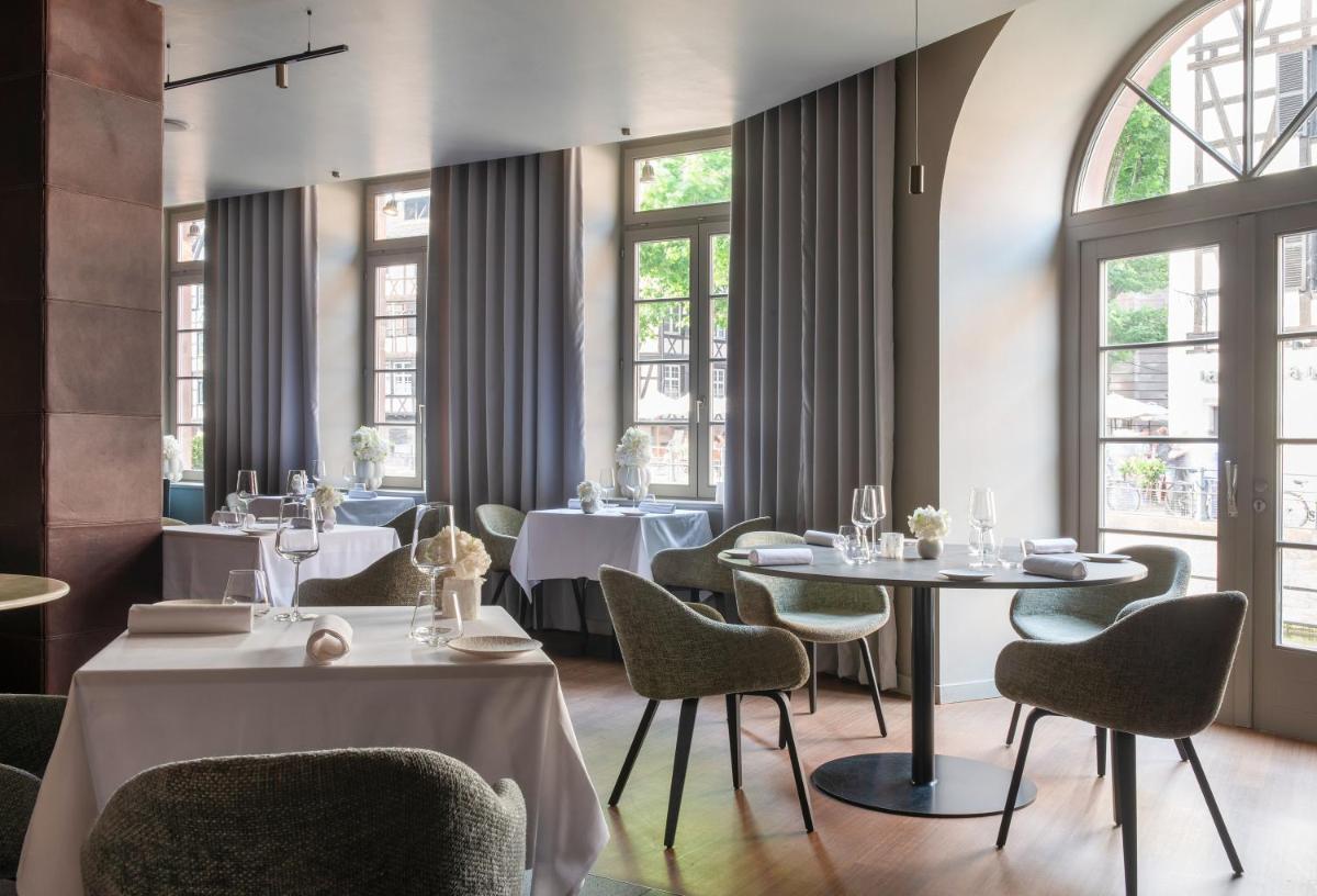 Coin salon dans l'établissement Hotel & Spa REGENT PETITE FRANCE