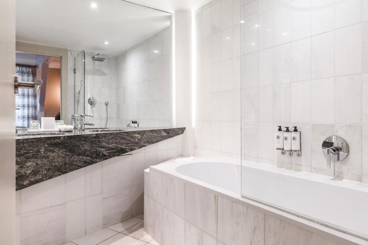 Salle de bains dans l'établissement Hotel & Spa REGENT PETITE FRANCE