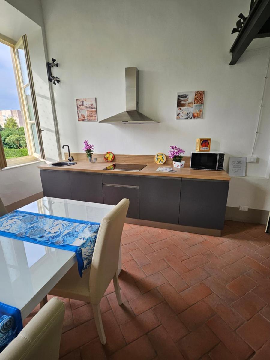 LA VILLA APARTMENTS - Convenient for Sardinia and Corsica - 4 beds - Private Parking included with Camera - Housity