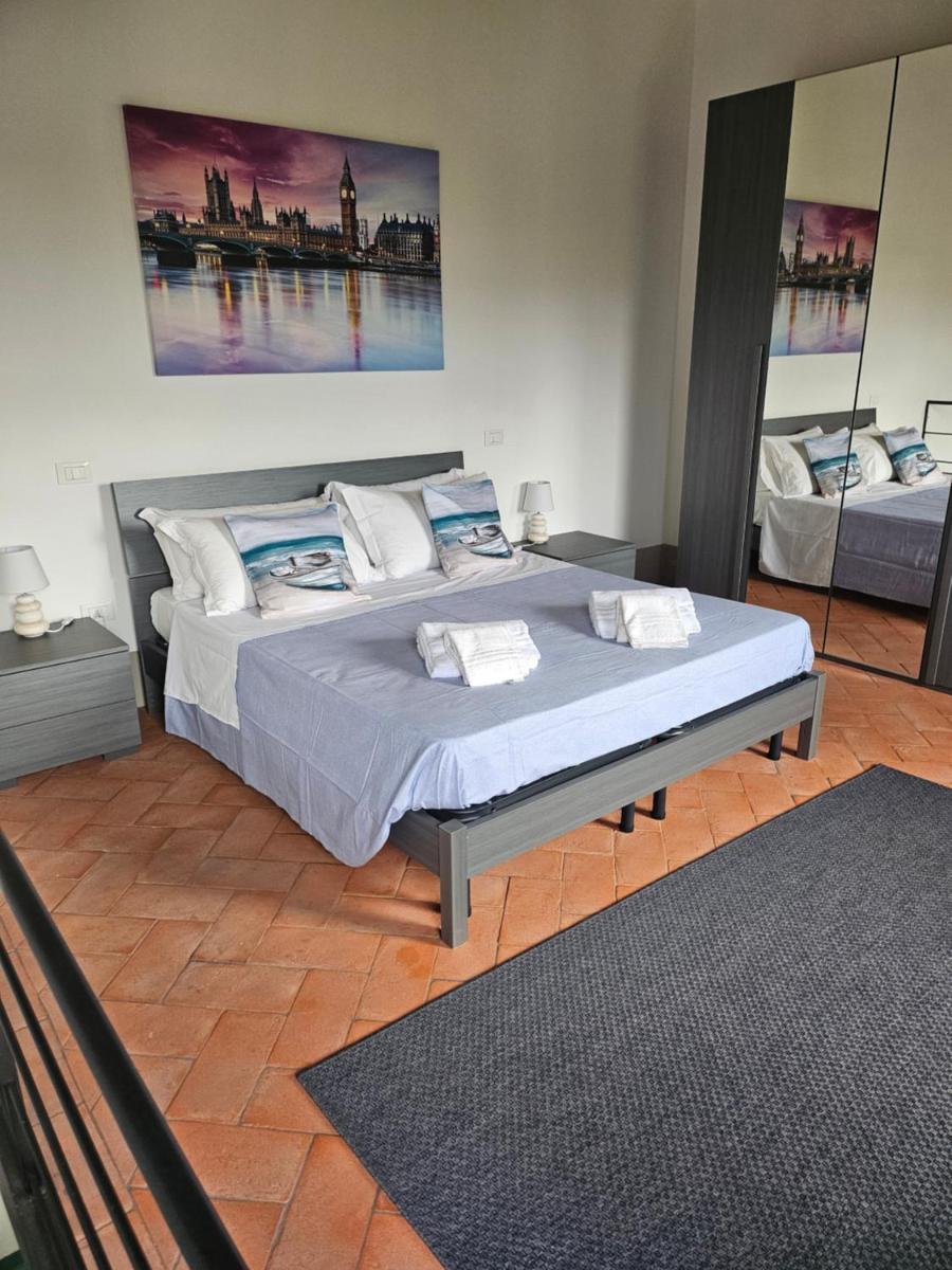 LA VILLA APARTMENTS - Convenient for Sardinia and Corsica - 4 beds - Private Parking included with Camera - Housity