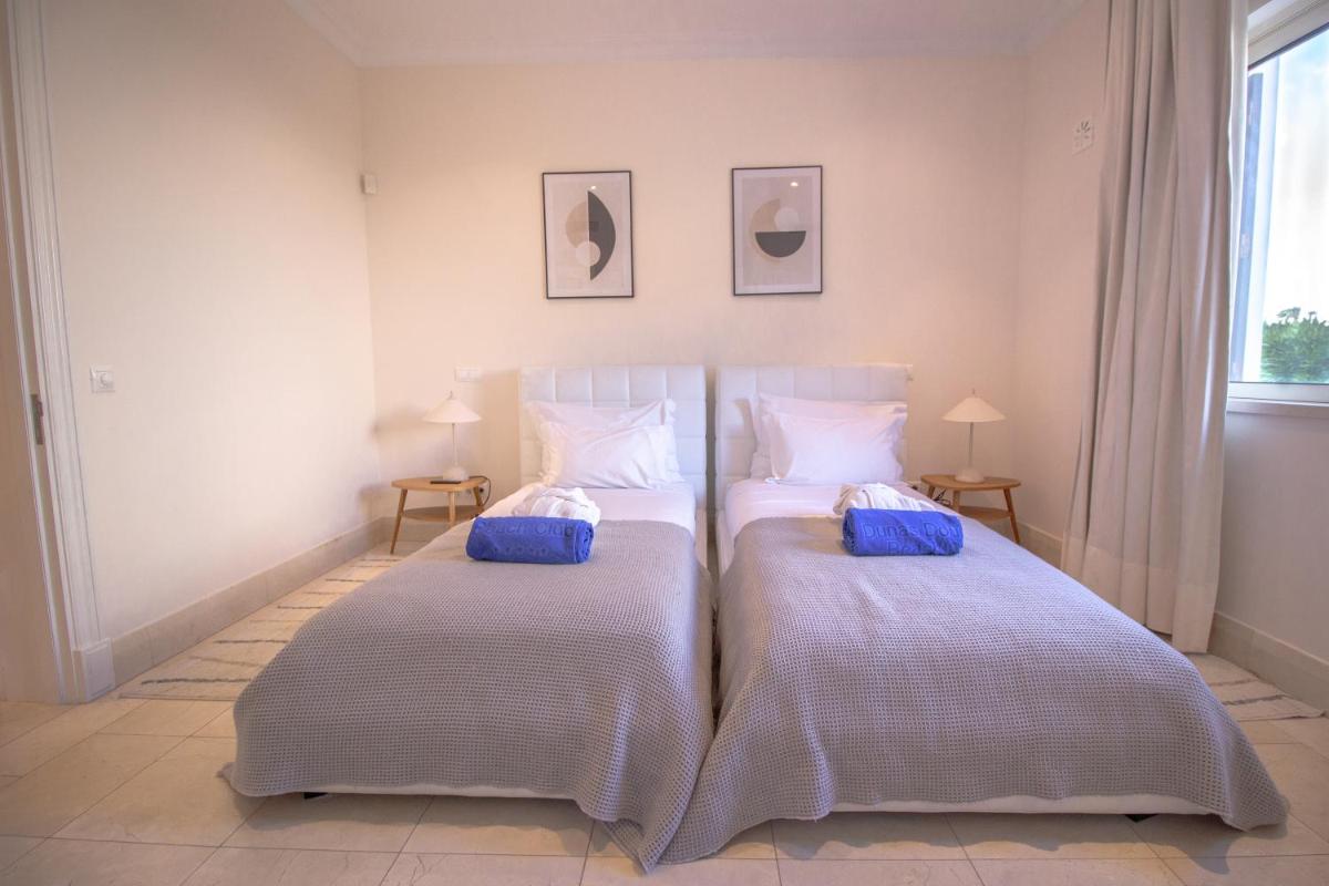 Uma cama ou camas num quarto em Dunas Douradas Beach Club
