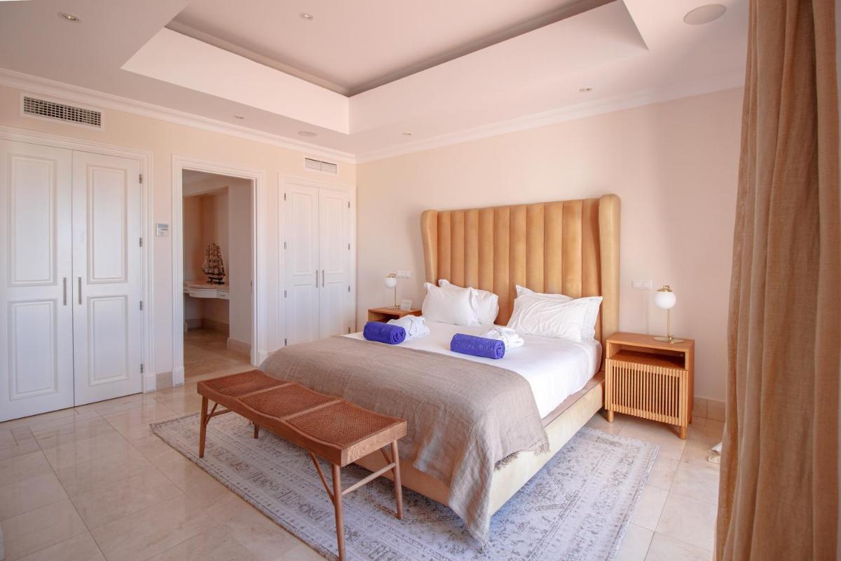 Uma cama ou camas num quarto em Dunas Douradas Beach Club