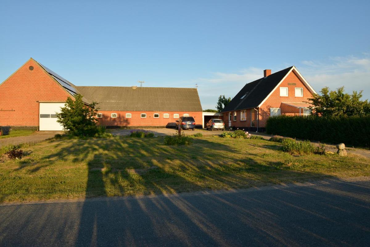 Kardybvej 8 - Housity