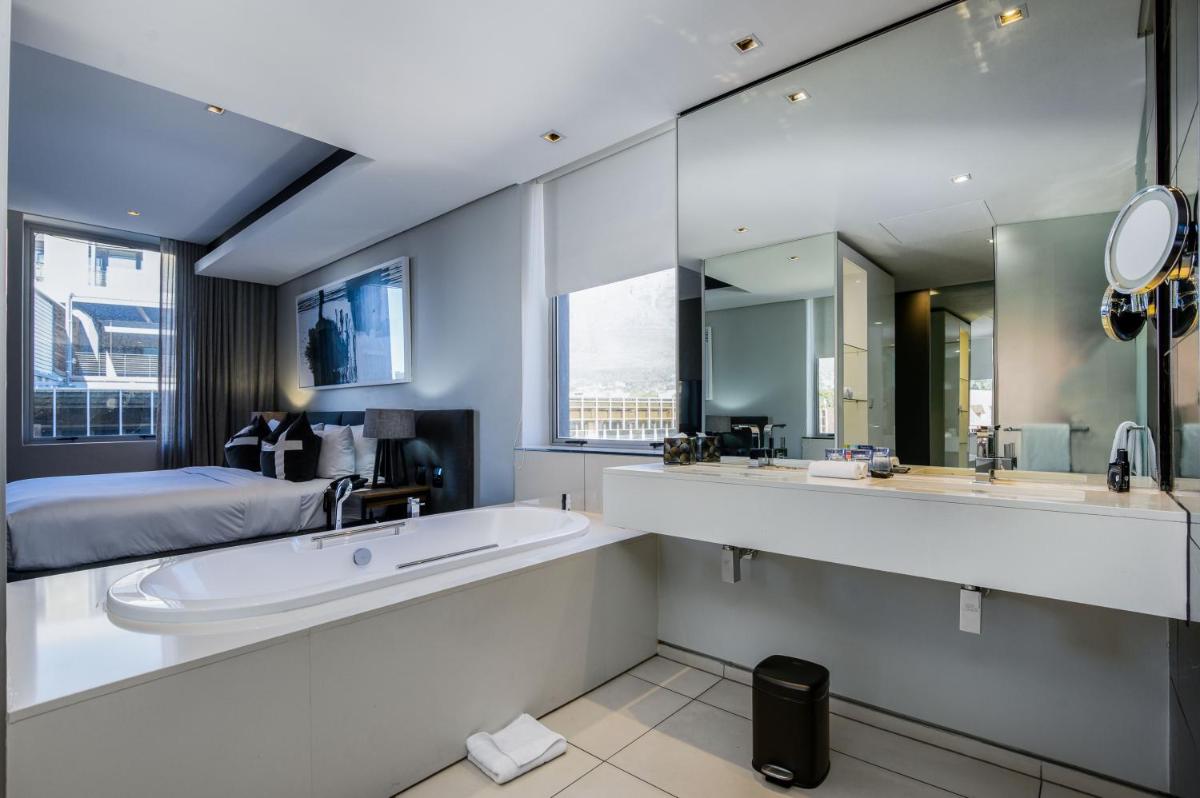 The Capital 15 on Orange Hotel & Spa - Housity