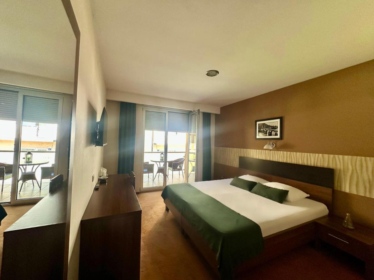 Hotel Oaza - Housity