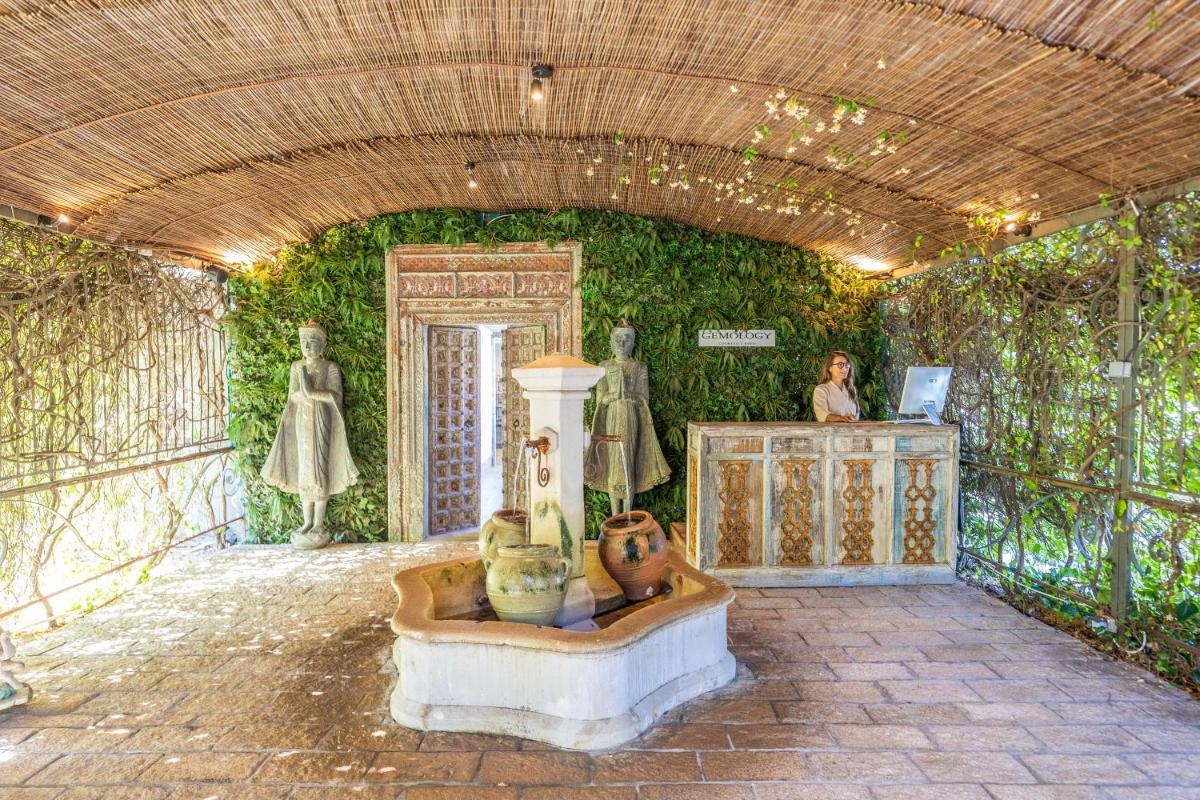Jardin de l'établissement Hôtel Le Roi Théodore & Spa