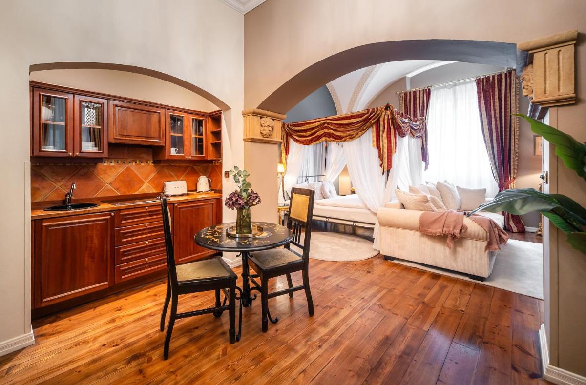 Nosticova Apartments - Hizvo