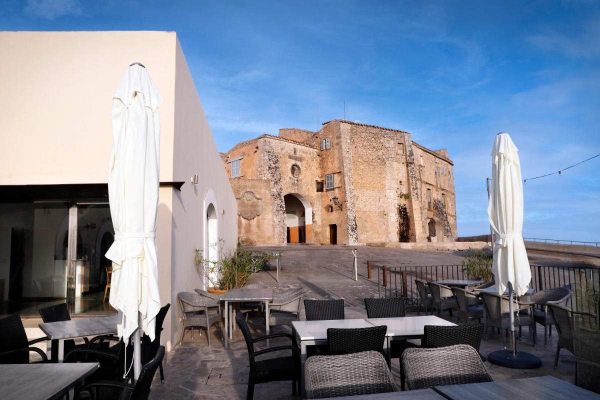 Petit Hotel Hostatgeria Sant Salvador - Housity