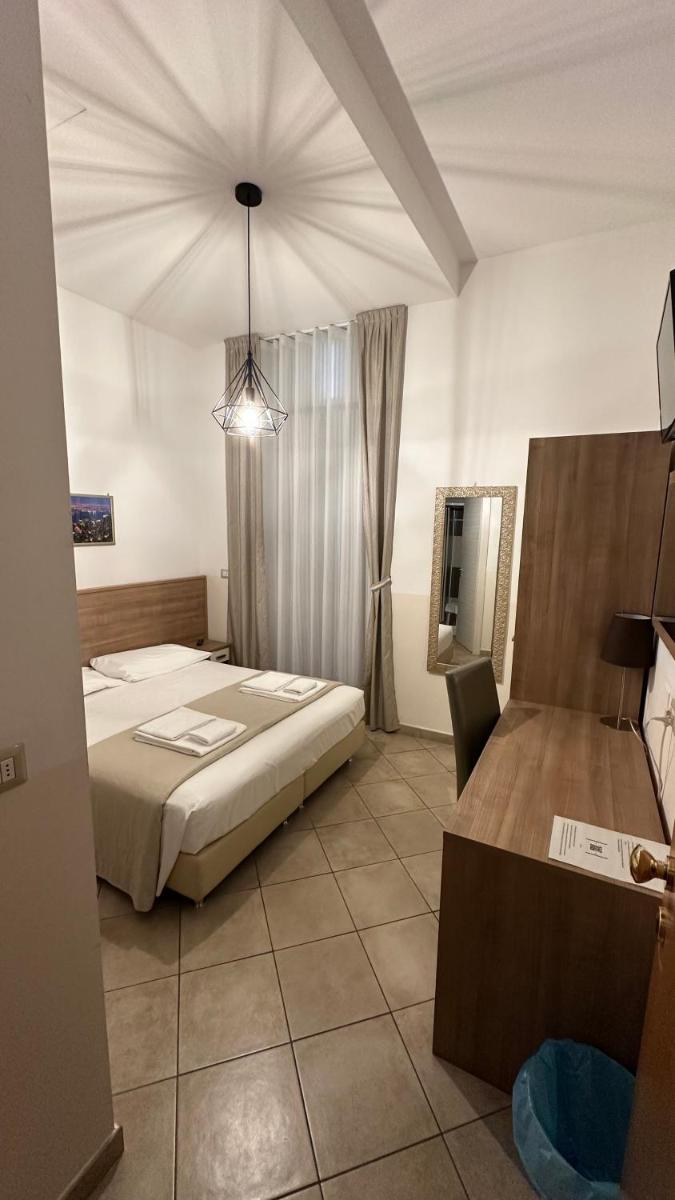 Hotel Montecarlo - Housity